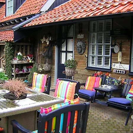 Prive Tuinhuis Elly Bed & Breakfast 3*