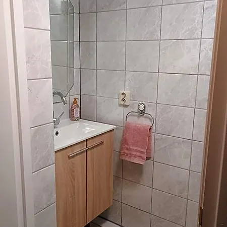 Bed & Breakfast Prive Tuinhuis Elly 3*