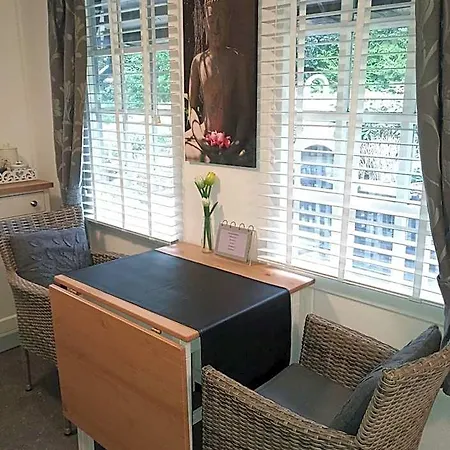 Bed & Breakfast Prive Tuinhuis Elly 3*