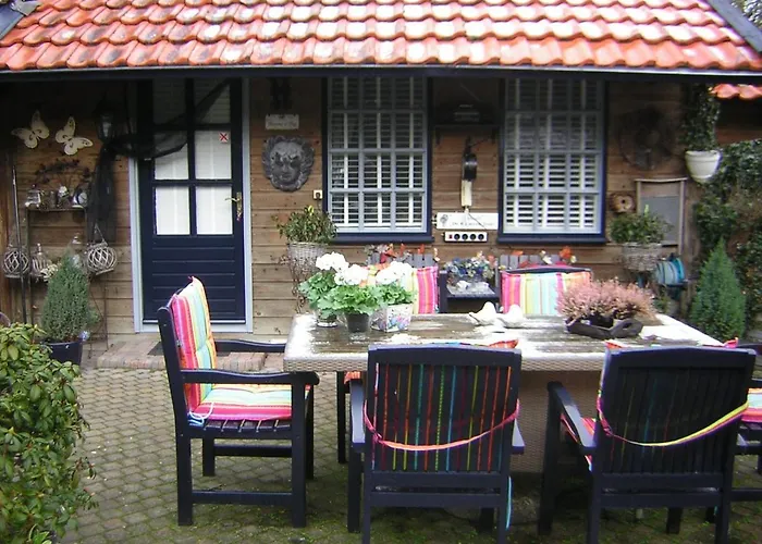 Bed & Breakfast Prive Tuinhuis Elly 3*