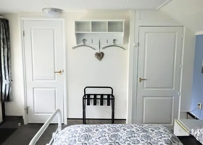 Prive Tuinhuis Elly Bed & Breakfast 3*