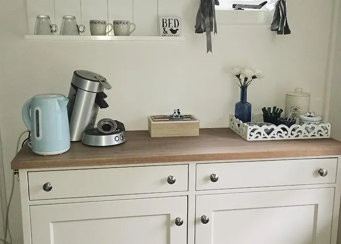 Bed & Breakfast Prive Tuinhuis Elly 3*