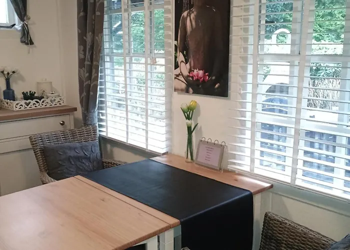 Prive Tuinhuis Elly Bed & Breakfast