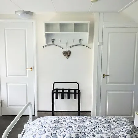 Prive Tuinhuis Elly ベッド・アンド・ブレックファスト 3*